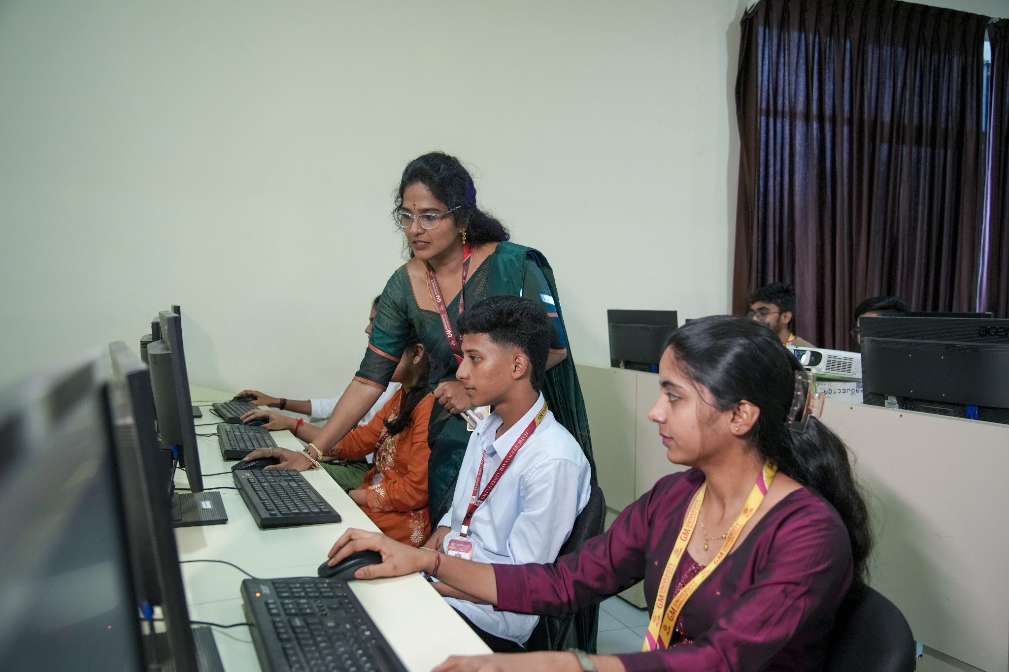 Laboratory – data analysis photo 3